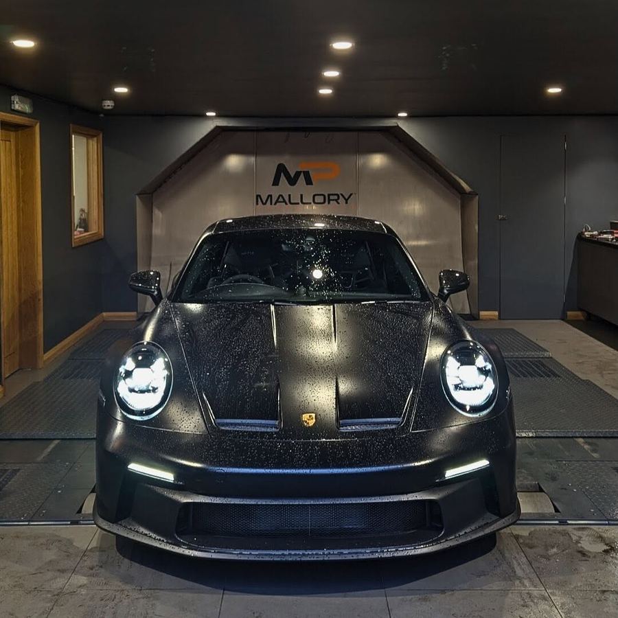 Porsche 911 GT3 on the rolling road, front view