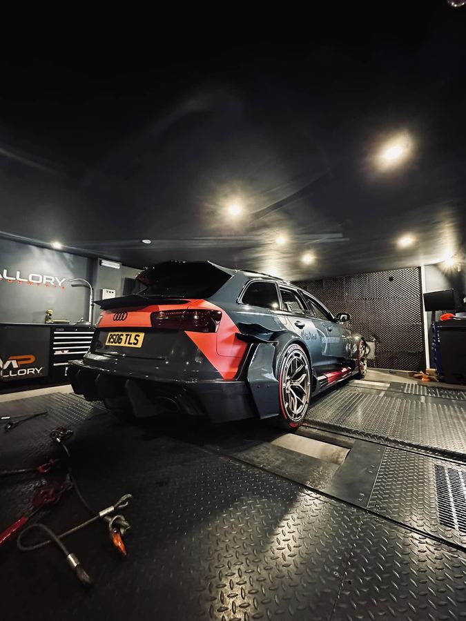 Widebody Audi RS6 Avant on the rolling road